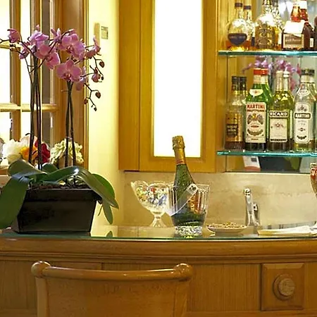 Gavarni Hotel 3*